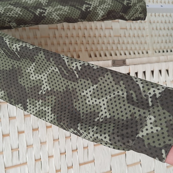 Tommy Hilfiger Camouflage Polka Dot Popover Shirt - Picture 4 of 10